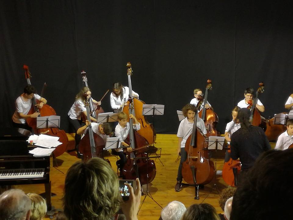 Gran treball dels alumnes de contrabaix al teatre El Magatzem de Tarragona