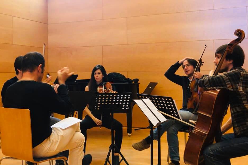 El professor Ramon Humet participa en el procés creatiu d'una de les seves obres amb el Quartet Gerhard